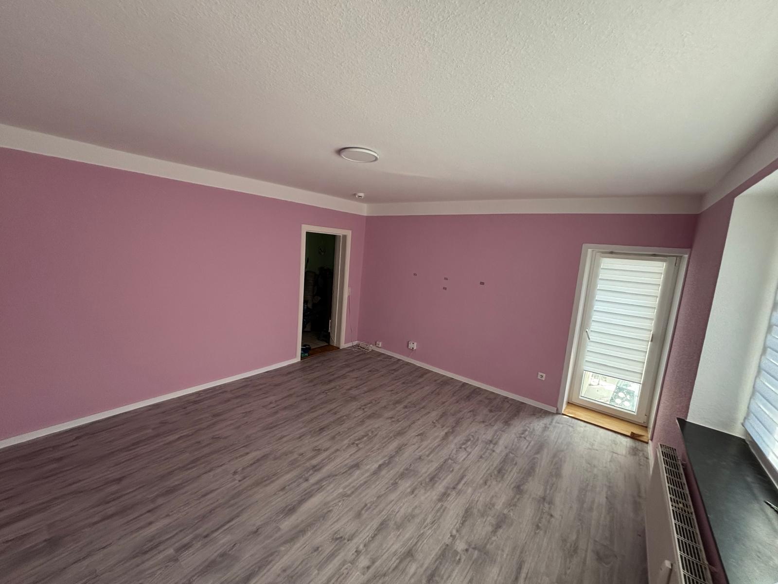 Komplettrenovierung Wohnzimmer in Neumünster – Malerarbeiten und Farbgestaltung